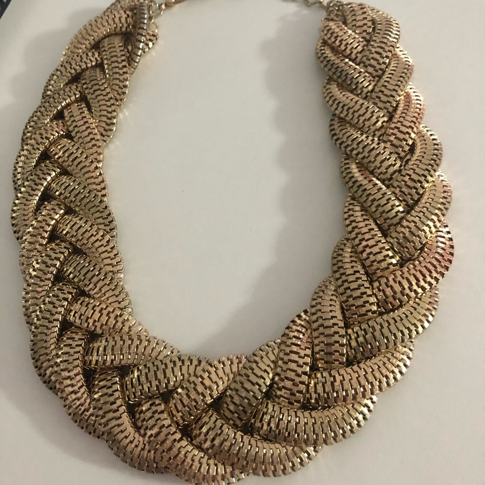 Thick gold necklace